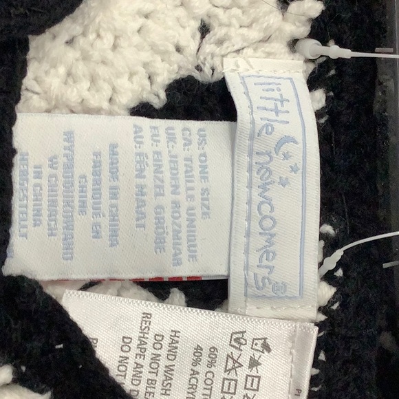 Adorable Newborn photo outfit, Crochet Hat & Slippers Nwt. Soccer themed - Picture 5 of 7